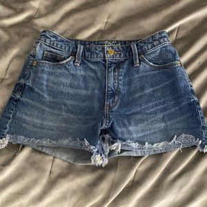 High Rise Shorts, Universal Thread, Size 2/26